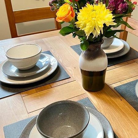 1 Merchants Gate - 2 Bedroom, City Apartment With Private Parking 约克 外观 照片