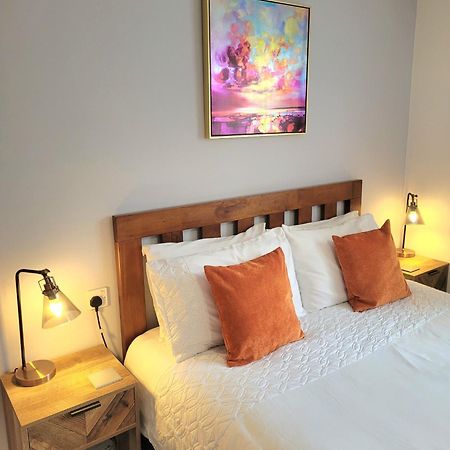 1 Merchants Gate - 2 Bedroom, City Apartment With Private Parking 约克 外观 照片