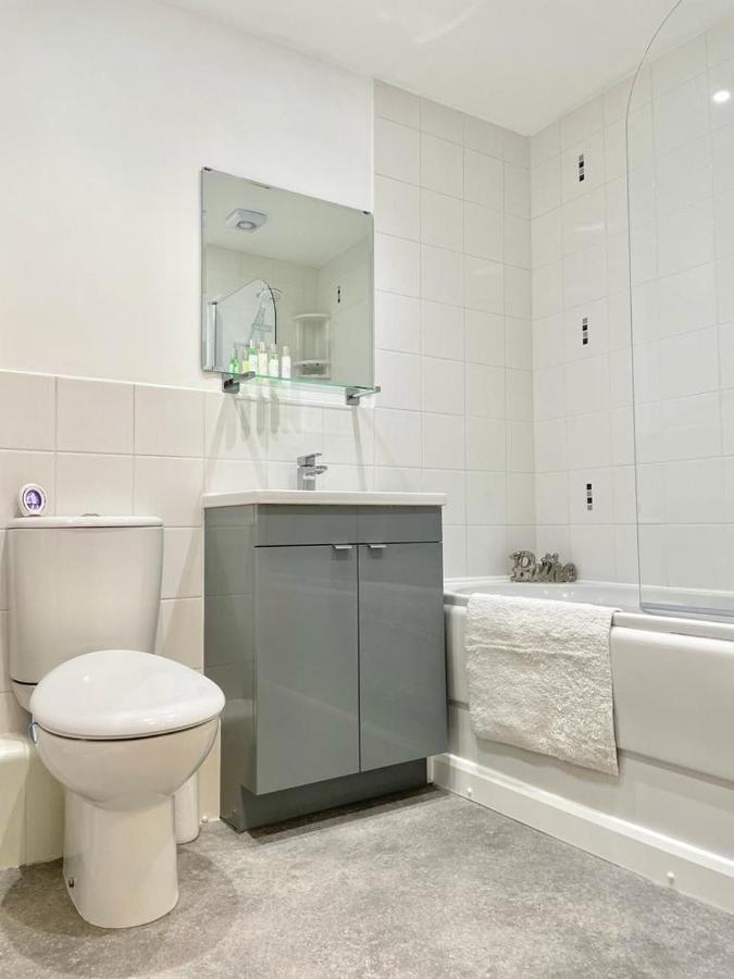 1 Merchants Gate - 2 Bedroom, City Apartment With Private Parking 约克 外观 照片
