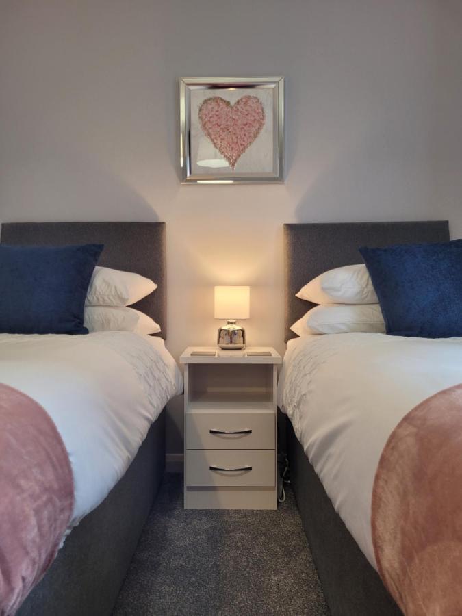 1 Merchants Gate - 2 Bedroom, City Apartment With Private Parking 约克 外观 照片
