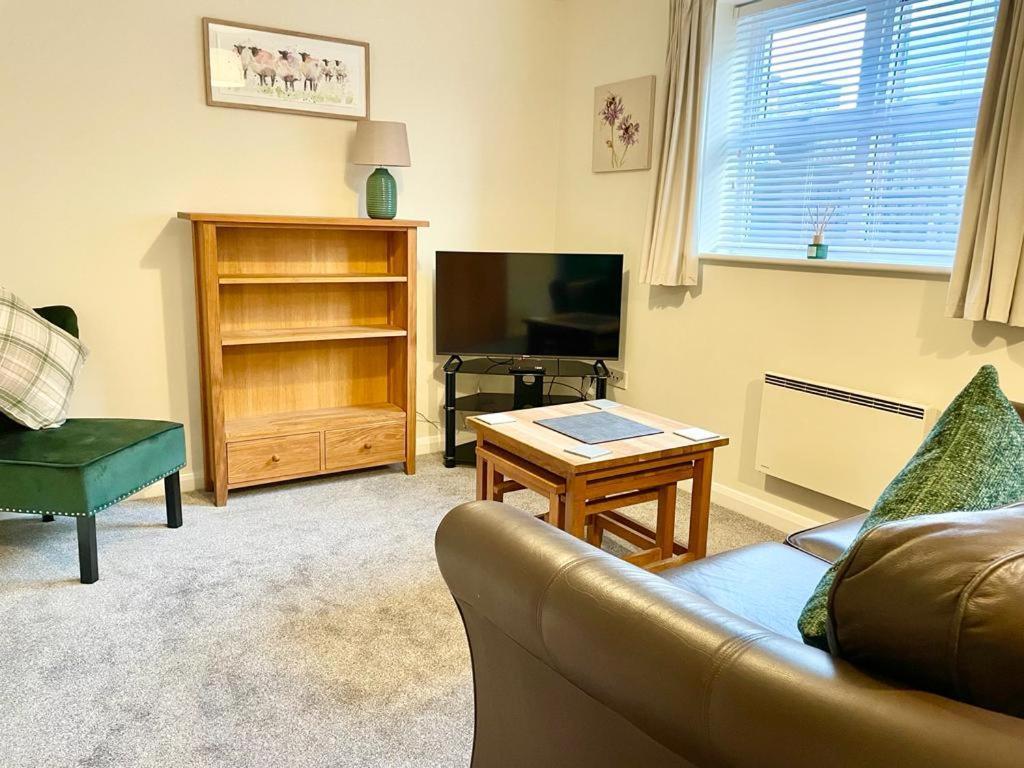 1 Merchants Gate - 2 Bedroom, City Apartment With Private Parking 约克 外观 照片